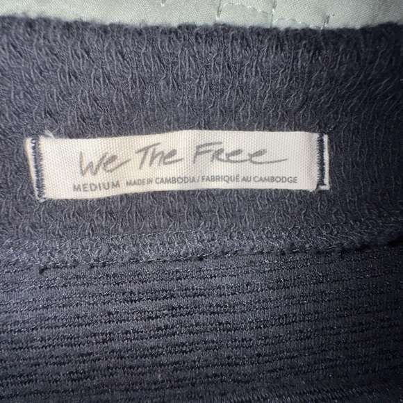 We the Free black bunny, cropped crewneck pullover with flowy sleeves. Size M - Picture 7 of 11